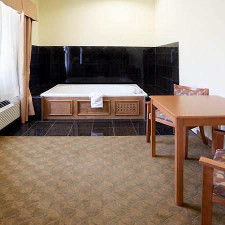 Holiday Inn Express Hotel & Suites Zapata By Ihg Esterno foto