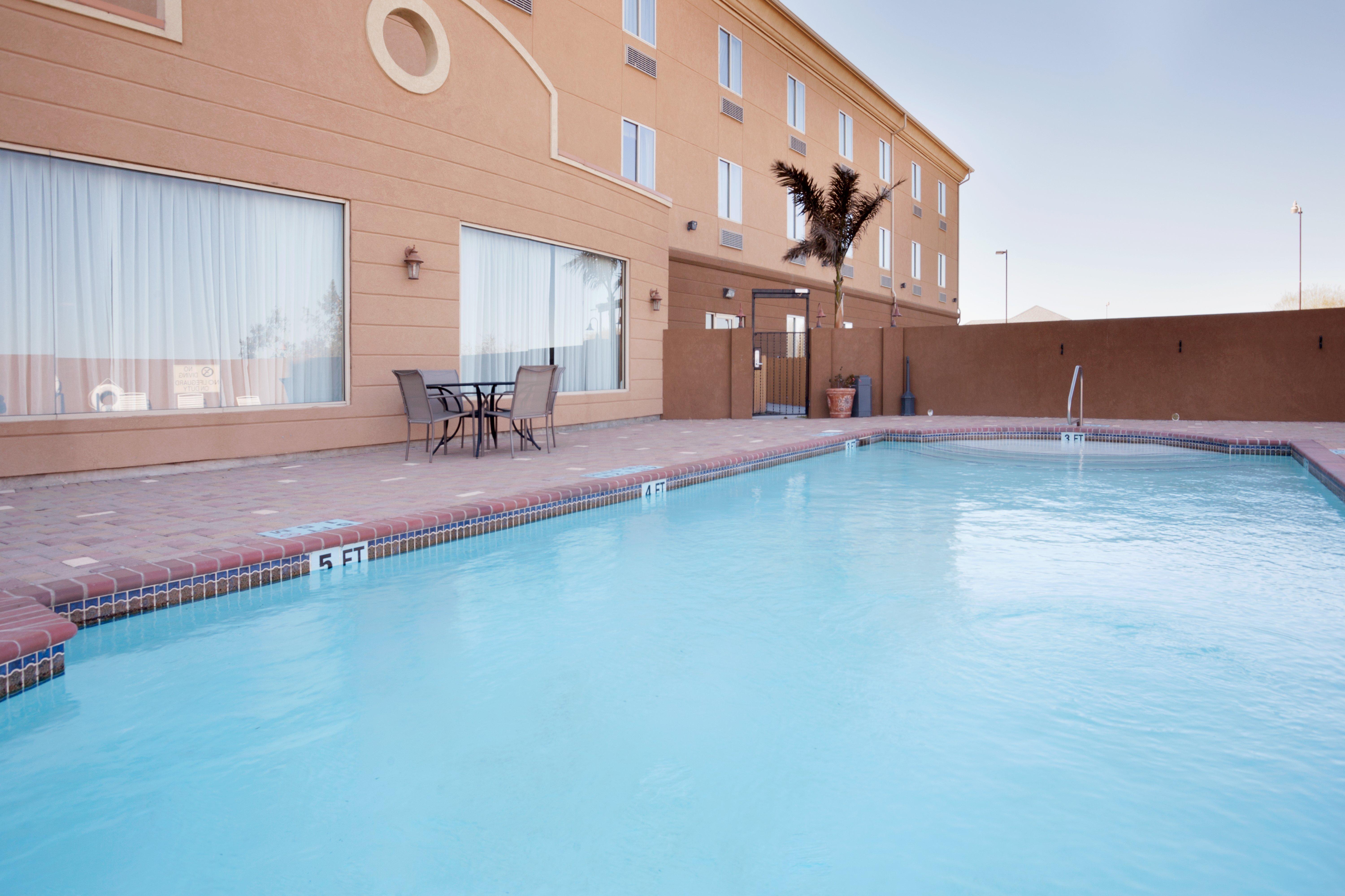 Holiday Inn Express Hotel & Suites Zapata By Ihg Esterno foto