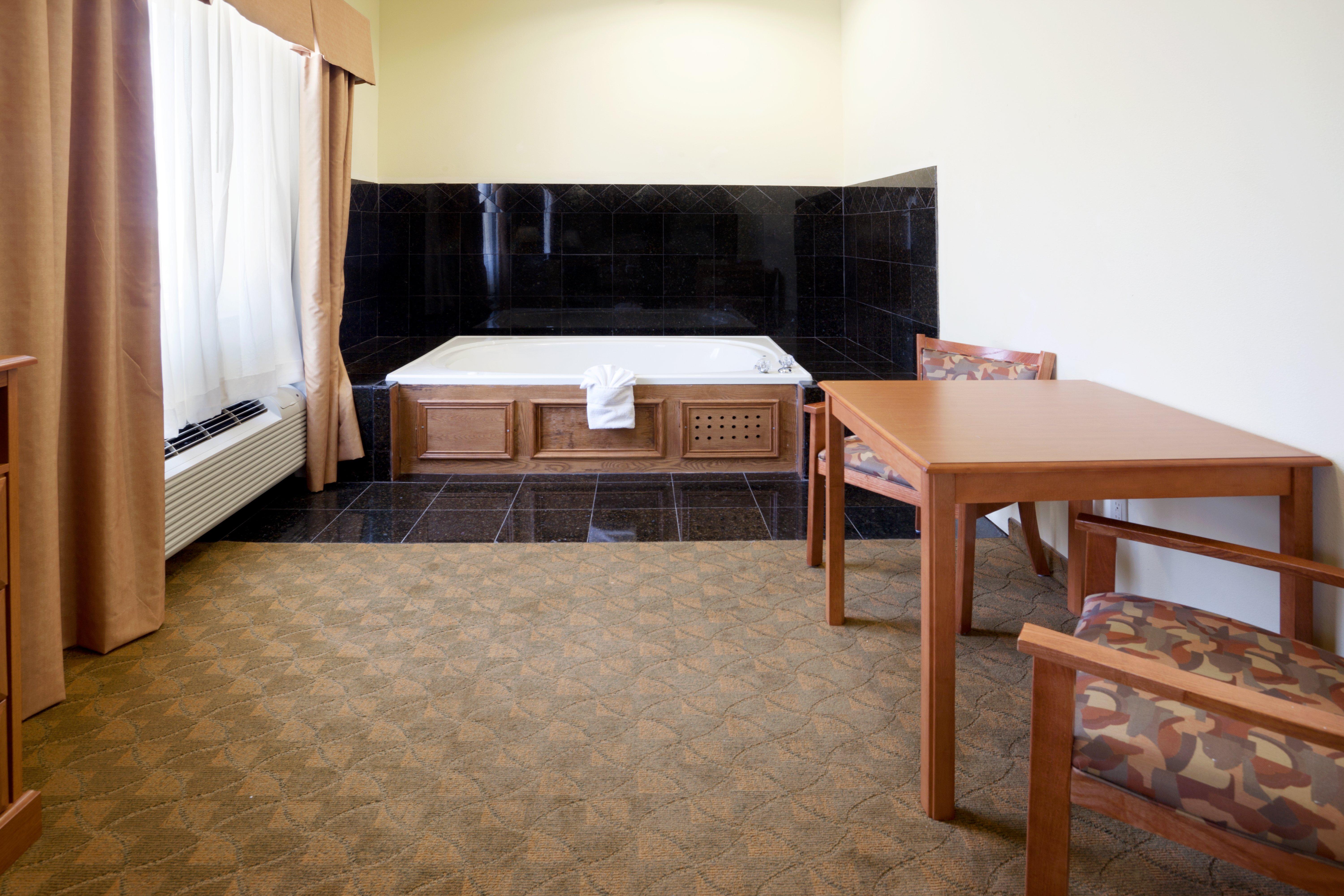 Holiday Inn Express Hotel & Suites Zapata By Ihg Esterno foto