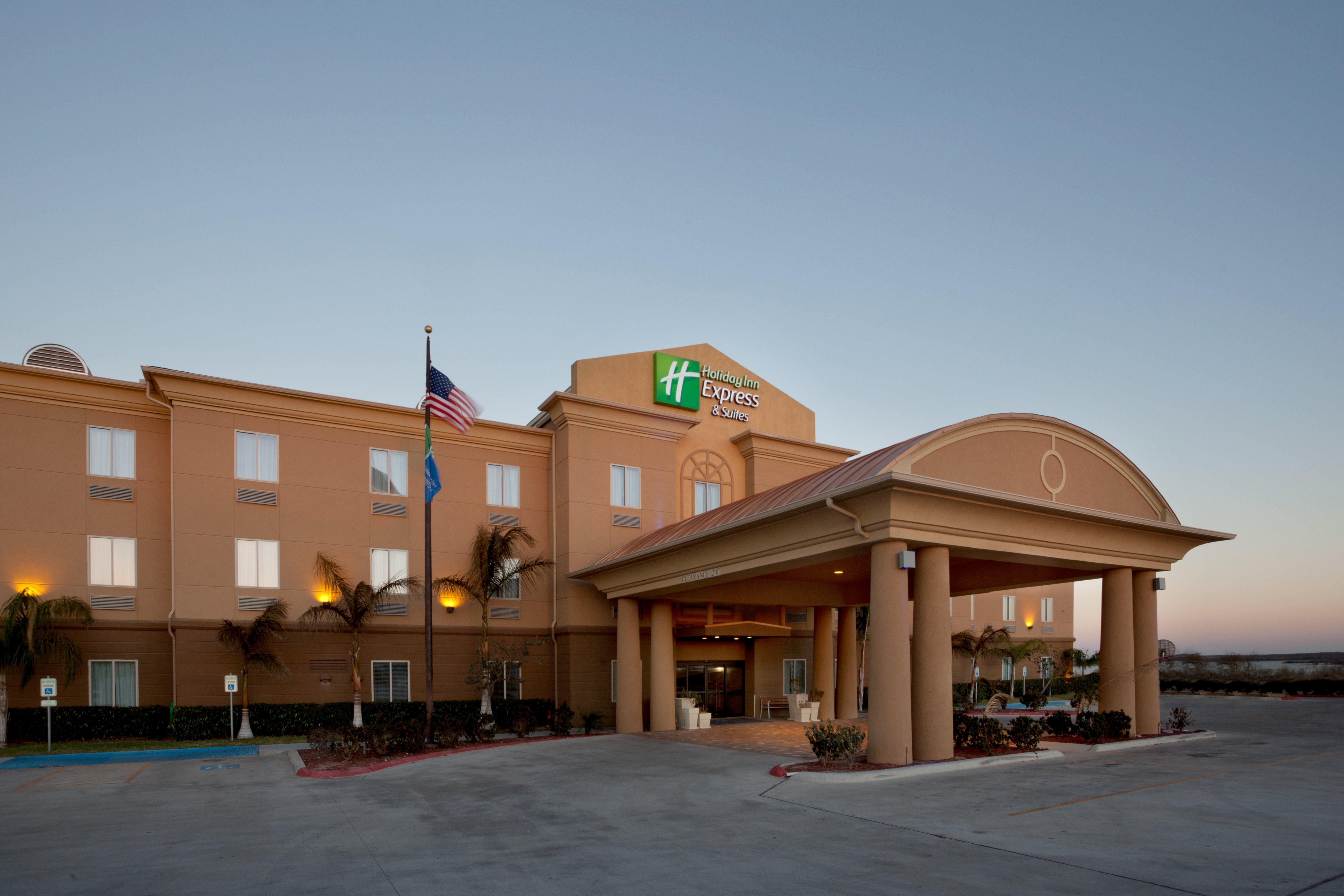 Holiday Inn Express Hotel & Suites Zapata By Ihg Esterno foto