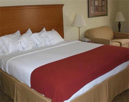 Holiday Inn Express Hotel & Suites Zapata By Ihg Esterno foto