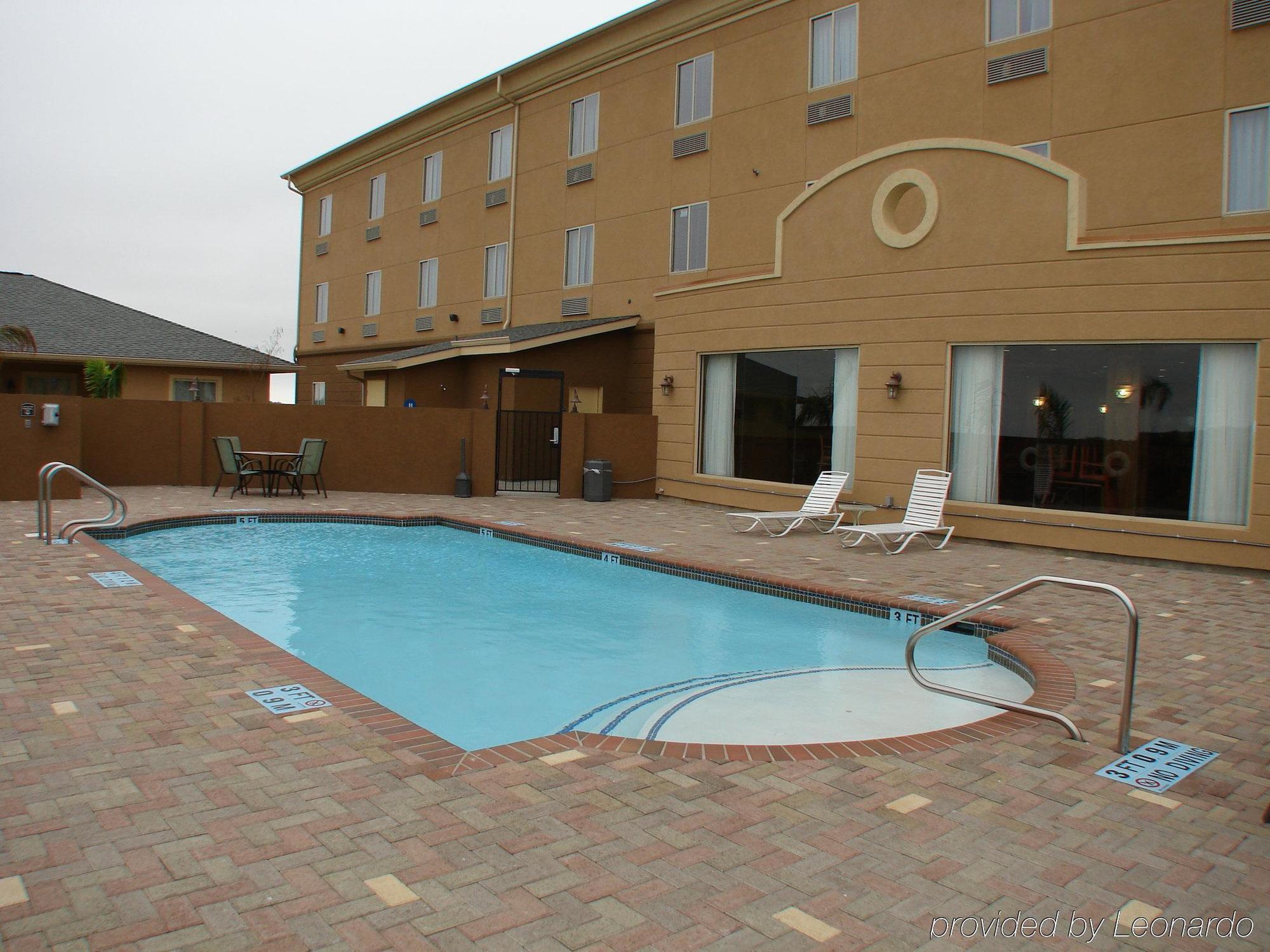 Holiday Inn Express Hotel & Suites Zapata By Ihg Esterno foto