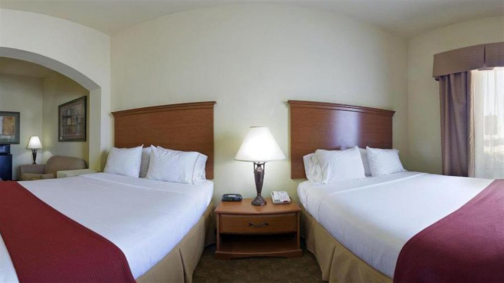 Holiday Inn Express Hotel & Suites Zapata By Ihg Esterno foto